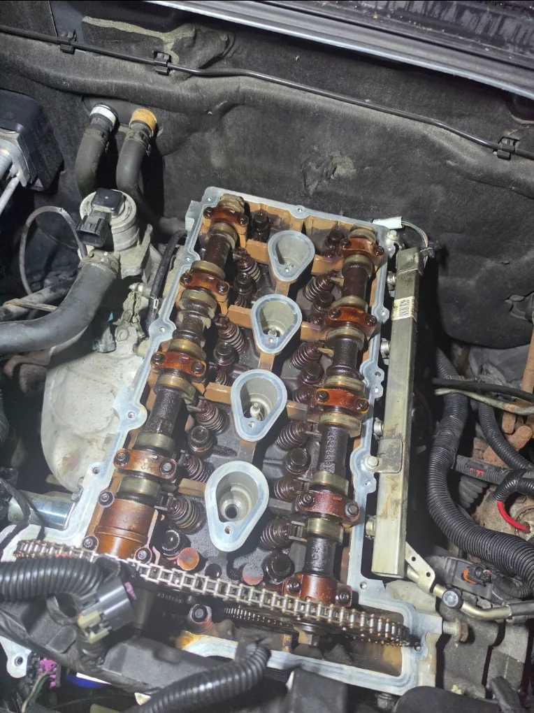 Engine top-end components during repair